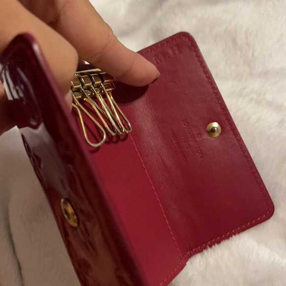 ⚜️ Louis Vuitton
4 Key Holder Monogram Vernis - Picture 7 of 12
